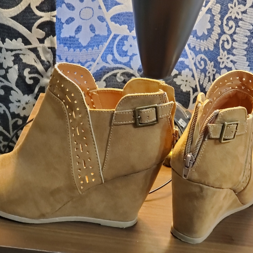 Maurices wedge boots